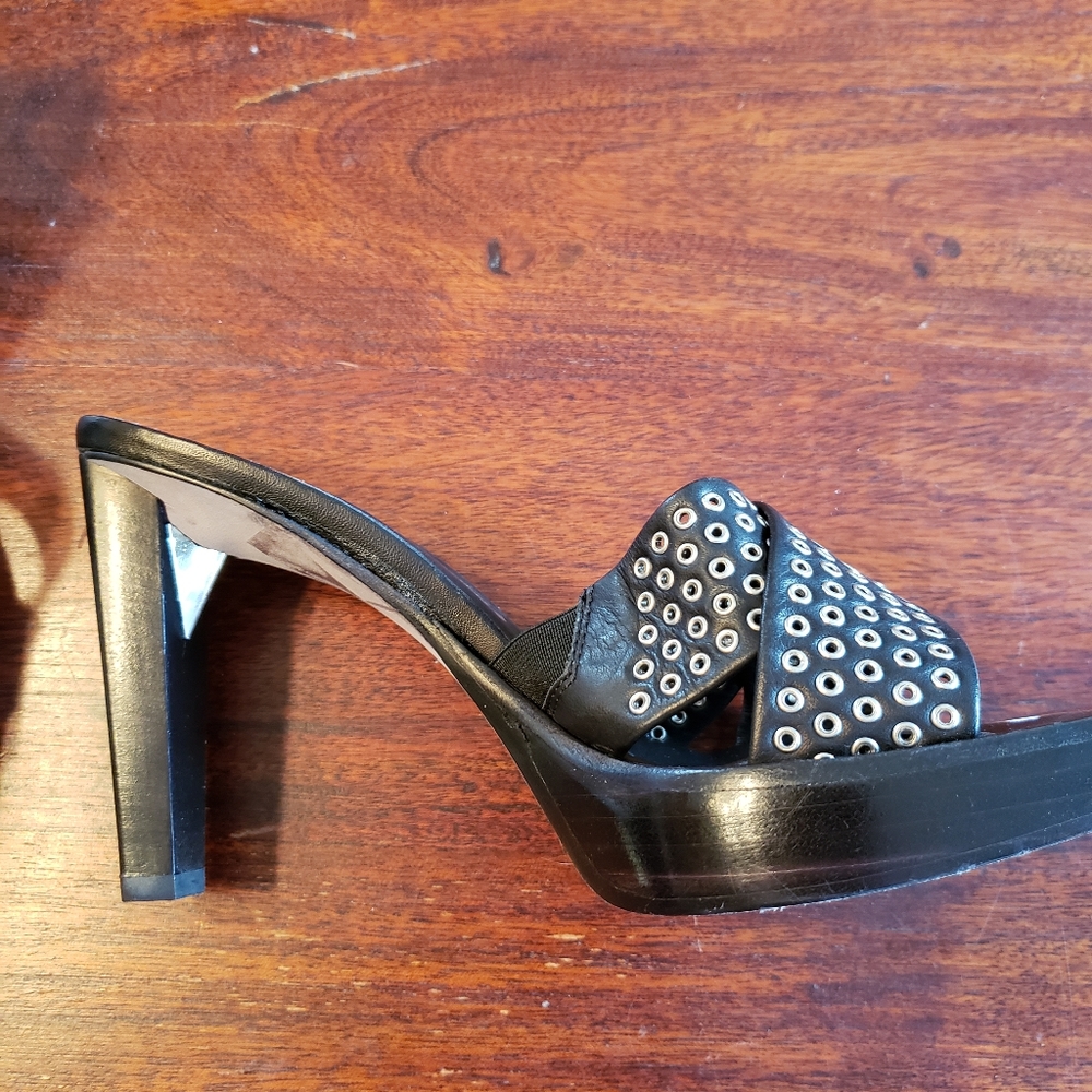 Donald Pliner Slide Pumps sz 5.5m